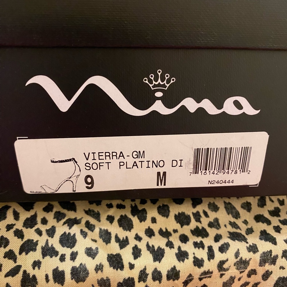 👰‍♀️Nina Vierra Platinum Heels & Matching Purse - Picture 4 of 6
